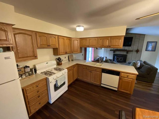6850 Willow Creek Drive, Canton Charter Township, MI 48187