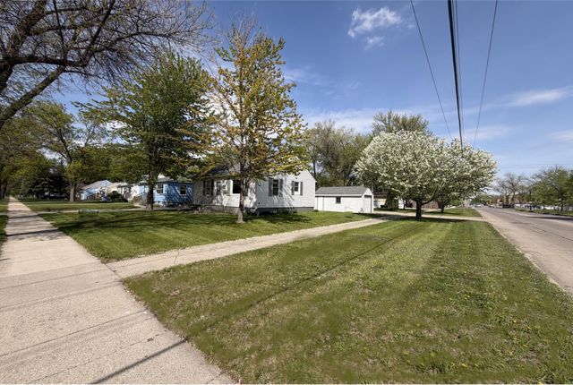 1630 14th Street S, Fargo, ND 58103