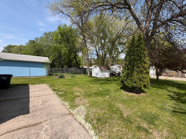 1630 14th Street S, Fargo, ND 58103