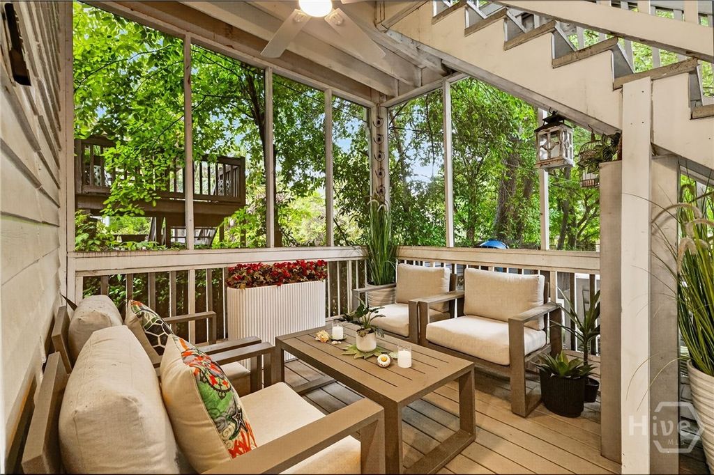 Image 10 of property listing at 509 E Jones Street, Savannah, GA 31401