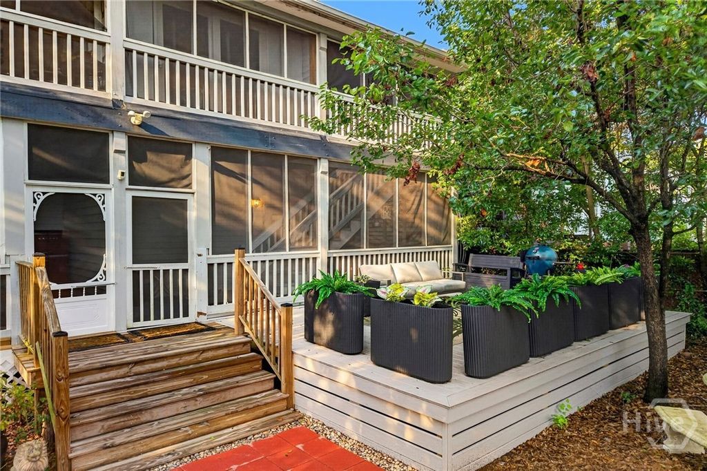Image 11 of property listing at 509 E Jones Street, Savannah, GA 31401