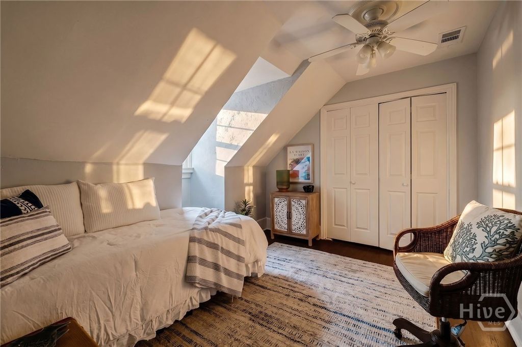 Image 25 of property listing at 509 E Jones Street, Savannah, GA 31401