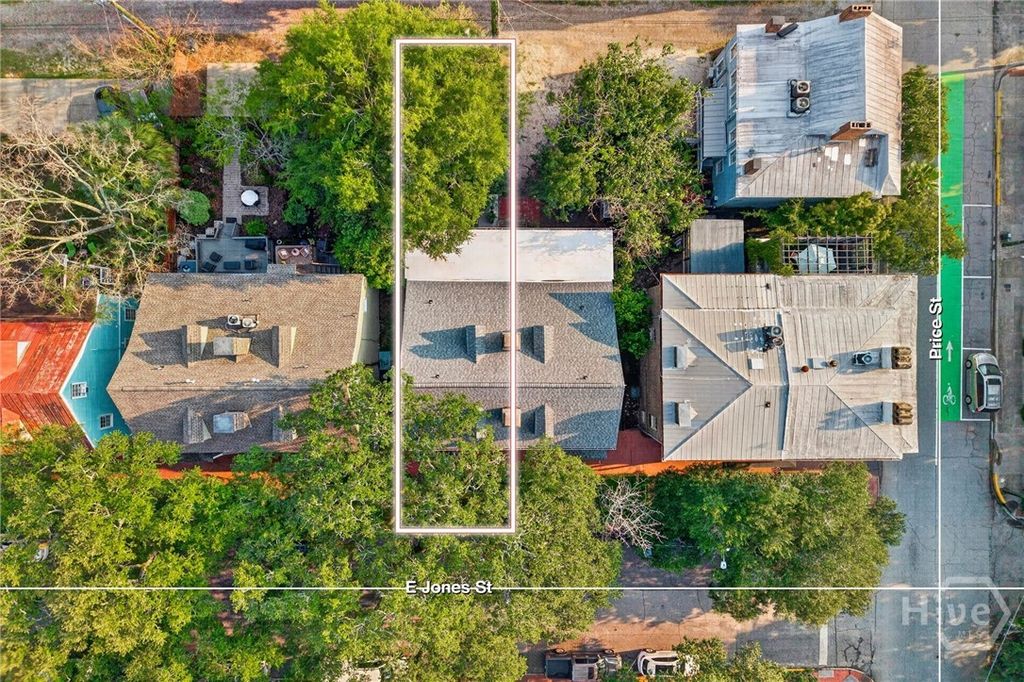 Image 27 of property listing at 509 E Jones Street, Savannah, GA 31401