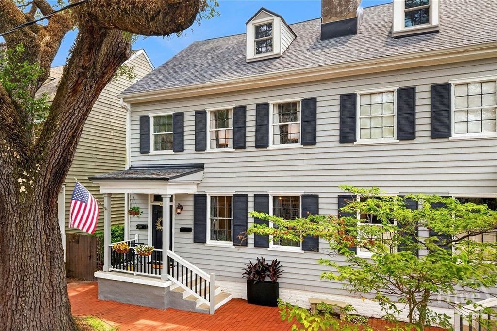 Image 31 of property listing at 509 E Jones Street, Savannah, GA 31401