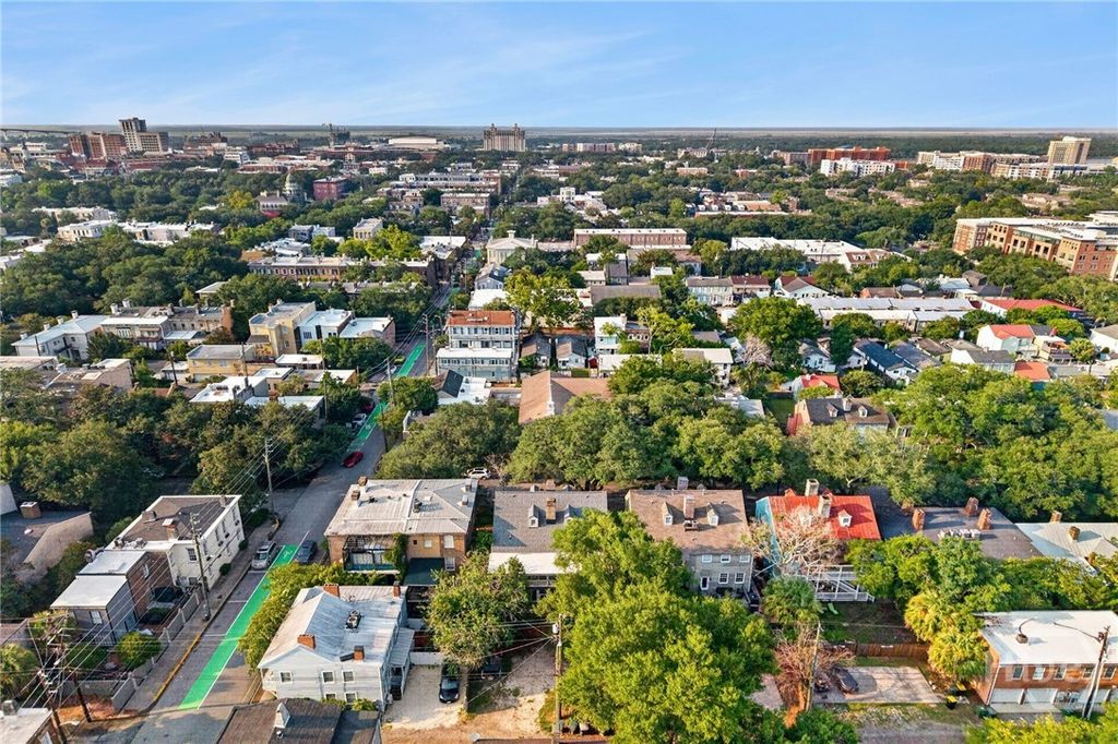 Image 33 of property listing at 509 E Jones Street, Savannah, GA 31401