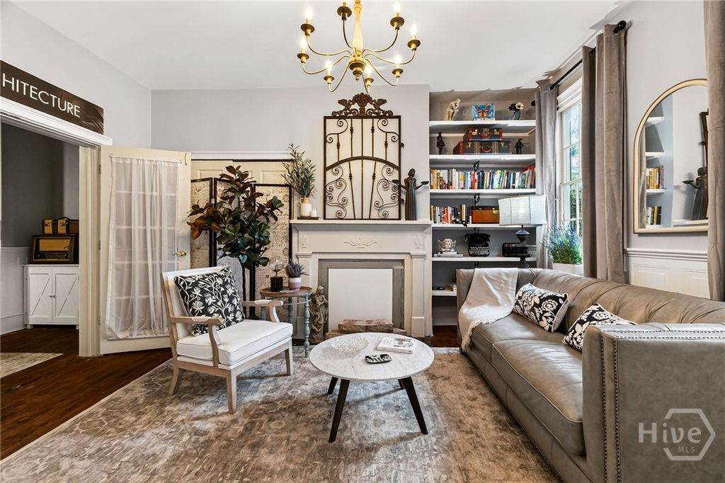 Image 4 of property listing at 509 E Jones Street, Savannah, GA 31401