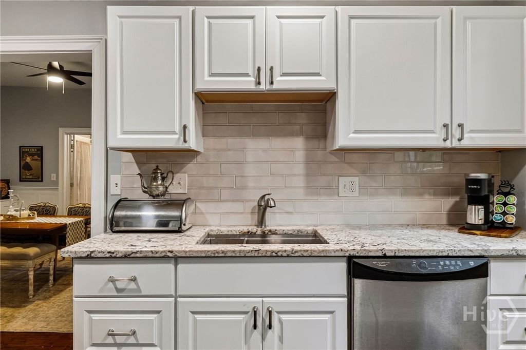 Image 7 of property listing at 509 E Jones Street, Savannah, GA 31401