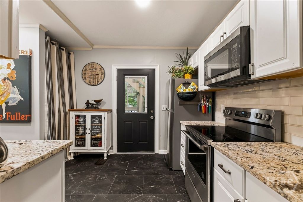 Image 9 of property listing at 509 E Jones Street, Savannah, GA 31401