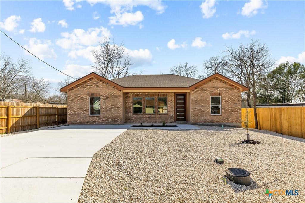 209 Troell Street, Seguin, TX 78155