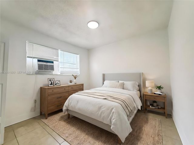 220 NW 11th Ter 2, Miami, FL 33136