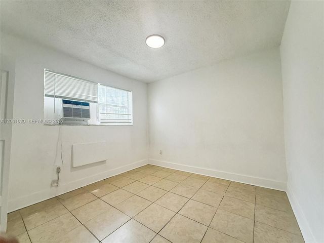 220 NW 11th Ter 2, Miami, FL 33136