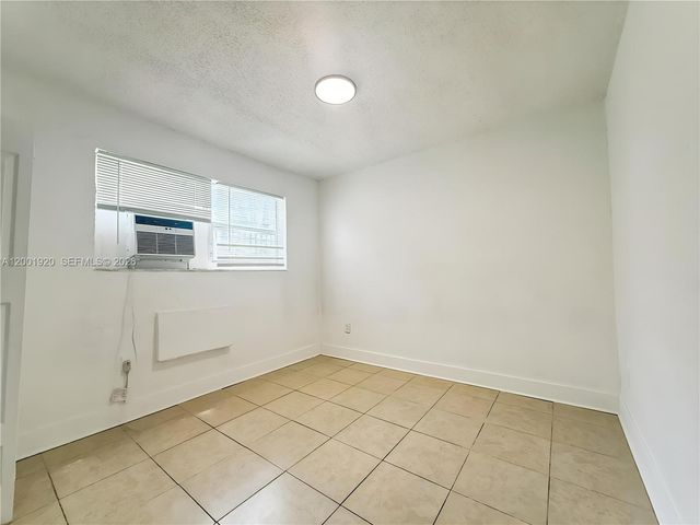 220 NW 11th Ter 2, Miami, FL 33136