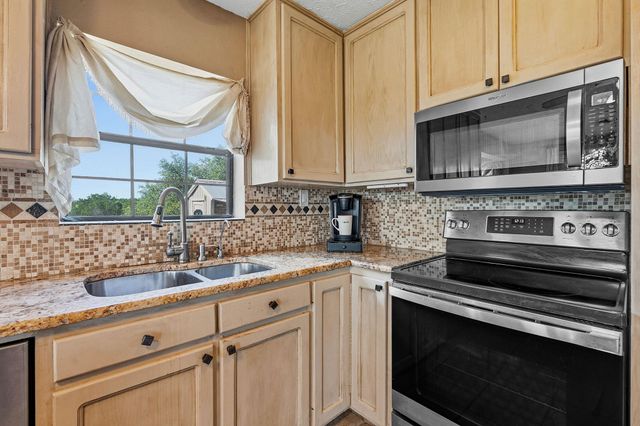 3230 W Fitzhugh RD, Dripping Springs, TX 78620