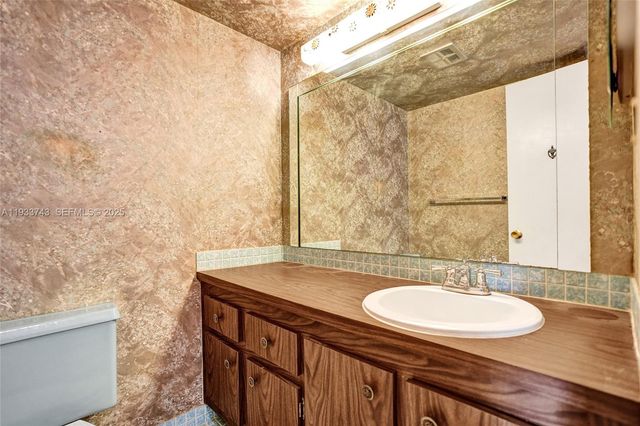 4751 NW 21st St 303, Lauderhill, FL 33313