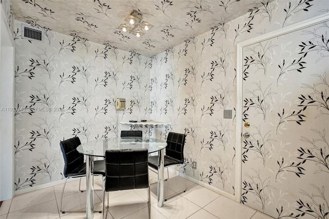 4751 NW 21st St 303, Lauderhill, FL 33313