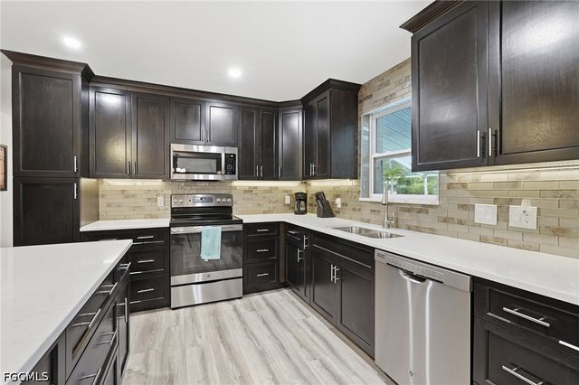 2045 SE 28th ST, Cape Coral, FL 33904