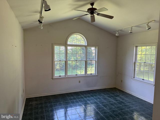 10 GORDON RD, Lancaster, PA 17603