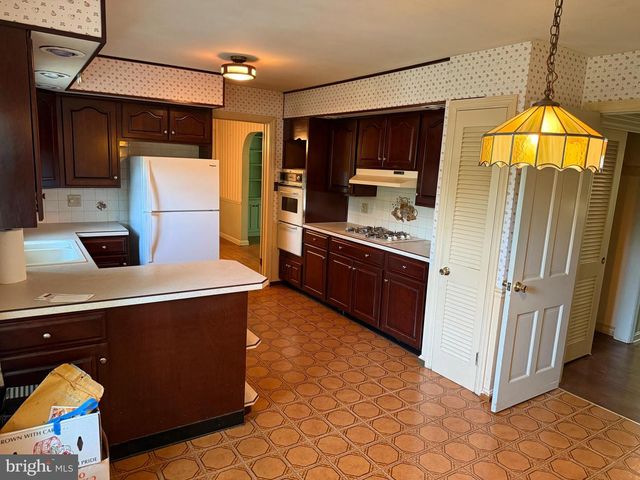 10 GORDON RD, Lancaster, PA 17603