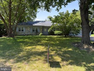 10 GORDON RD, Lancaster, PA 17603