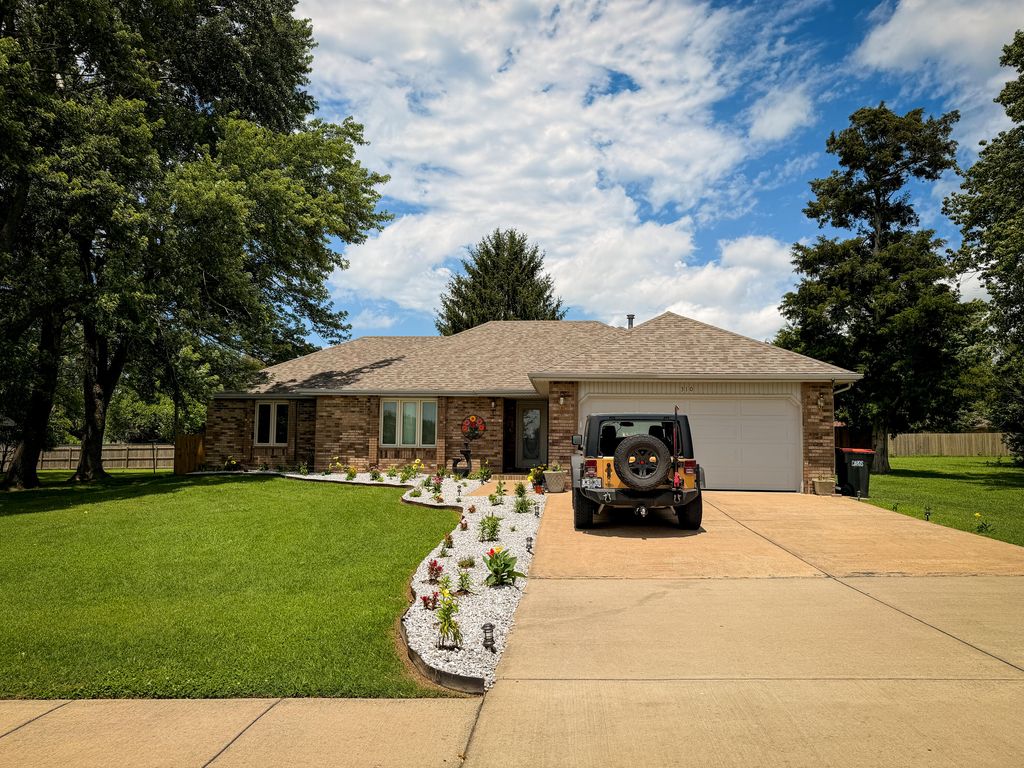 310 E Grant Street, Clever, MO 65631