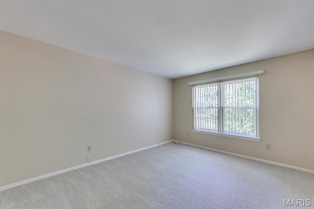 5375 N Kenrick Parke Drive 208, Shrewsbury, MO 63119