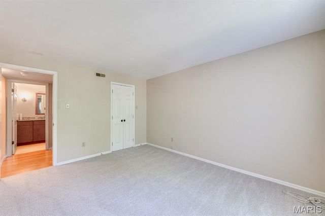 5375 N Kenrick Parke Drive 208, Shrewsbury, MO 63119