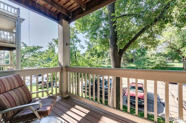 5375 N Kenrick Parke Drive 208, Shrewsbury, MO 63119