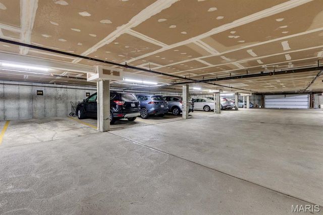 5375 N Kenrick Parke Drive 208, Shrewsbury, MO 63119