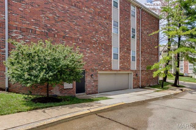 5375 N Kenrick Parke Drive 208, Shrewsbury, MO 63119