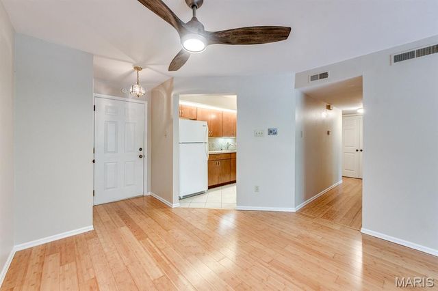 5375 N Kenrick Parke Drive 208, Shrewsbury, MO 63119