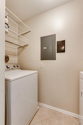 5375 N Kenrick Parke Drive 208, Shrewsbury, MO 63119