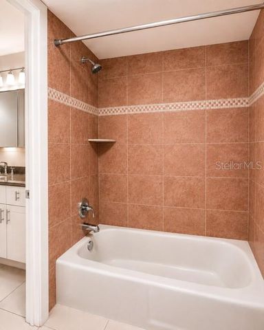 4660 OCEAN BOULEVARD Q, Sarasota, FL 34242