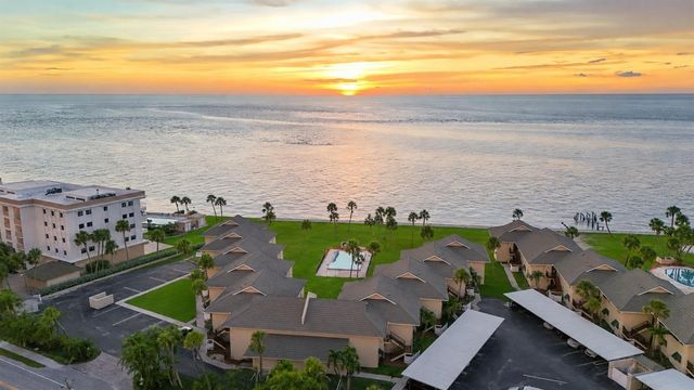 4660 OCEAN BOULEVARD Q, Sarasota, FL 34242
