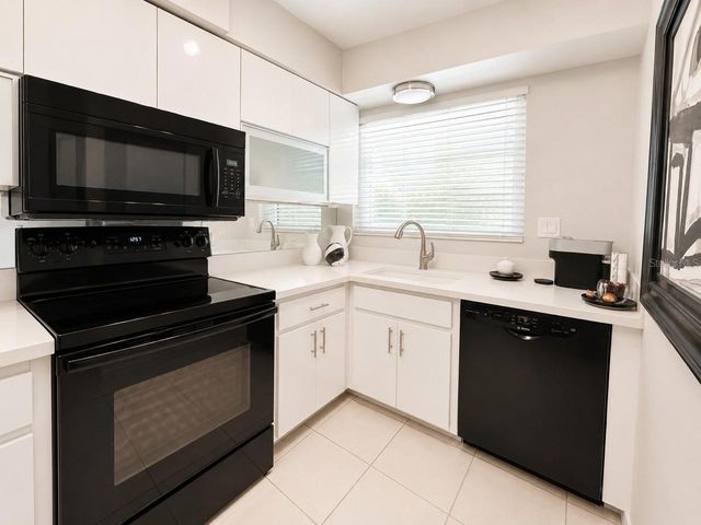 4660 OCEAN BOULEVARD Q, Sarasota, FL 34242