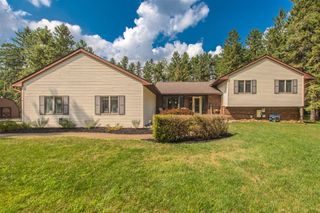 12575 Green Tree Trail, South Lyon, MI 48178