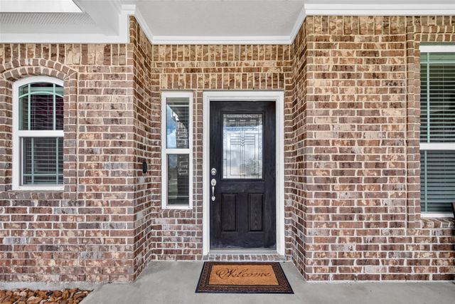 9642 Keeneland Circle, Mont Belvieu, TX 77523