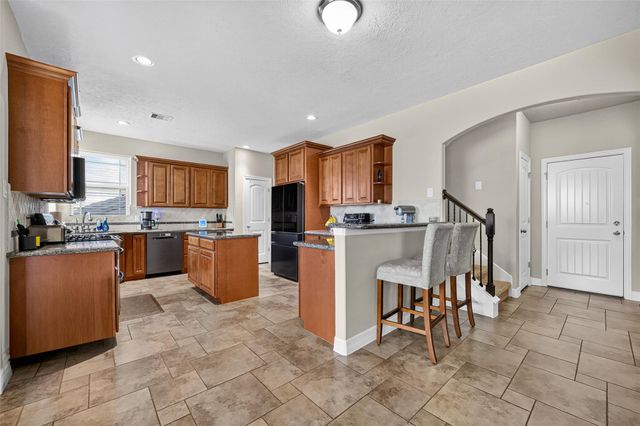 9642 Keeneland Circle, Mont Belvieu, TX 77523