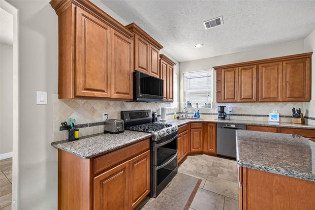 9642 Keeneland Circle, Mont Belvieu, TX 77523