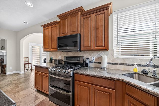 9642 Keeneland Circle, Mont Belvieu, TX 77523