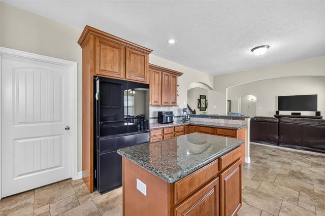 9642 Keeneland Circle, Mont Belvieu, TX 77523