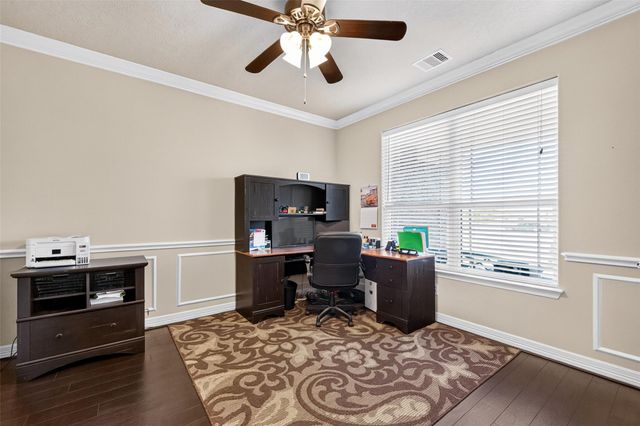 9642 Keeneland Circle, Mont Belvieu, TX 77523