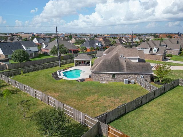 9642 Keeneland Circle, Mont Belvieu, TX 77523