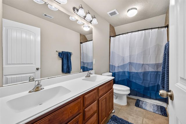 9642 Keeneland Circle, Mont Belvieu, TX 77523