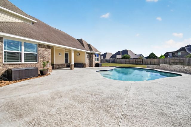 9642 Keeneland Circle, Mont Belvieu, TX 77523