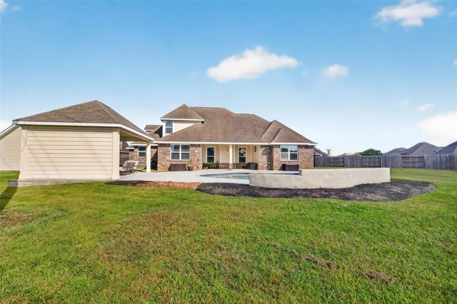 9642 Keeneland Circle, Mont Belvieu, TX 77523