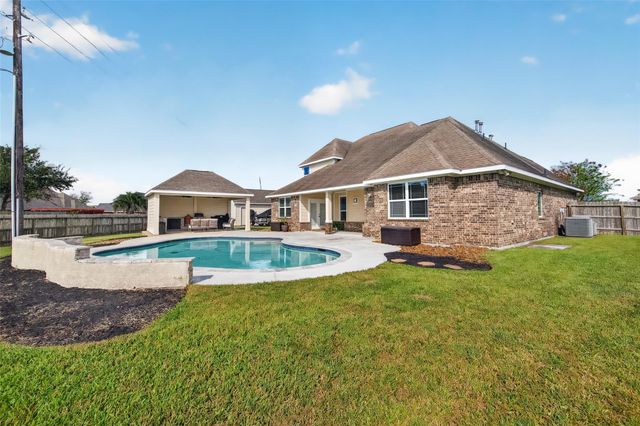 9642 Keeneland Circle, Mont Belvieu, TX 77523
