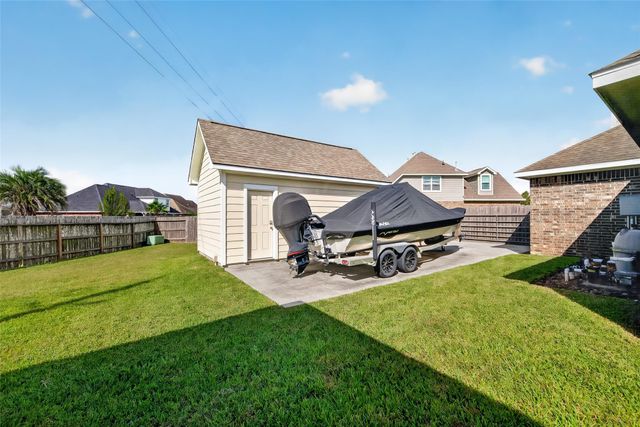 9642 Keeneland Circle, Mont Belvieu, TX 77523