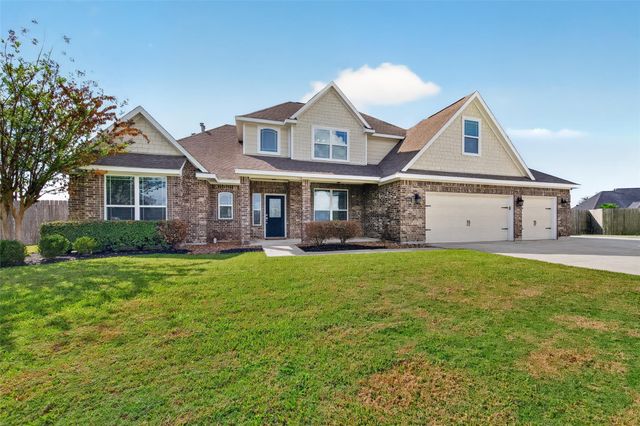 9642 Keeneland Circle, Mont Belvieu, TX 77523