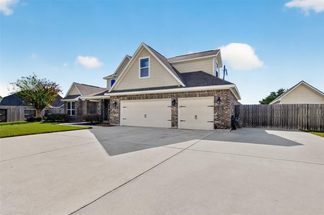 9642 Keeneland Circle, Mont Belvieu, TX 77523