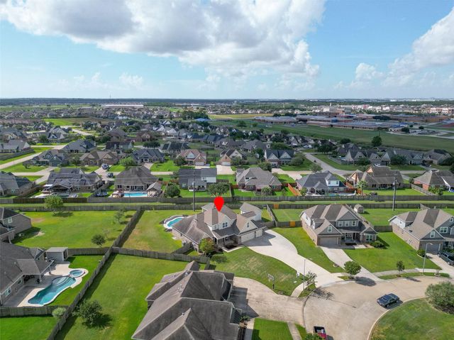 9642 Keeneland Circle, Mont Belvieu, TX 77523